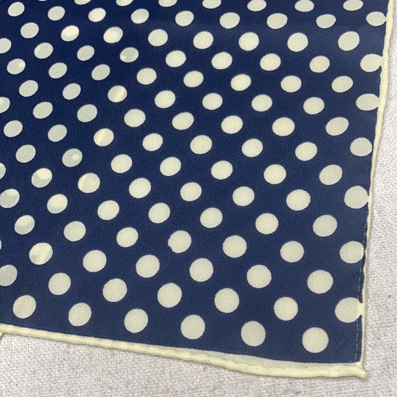 Vera Scarf - Picture 4 of 7